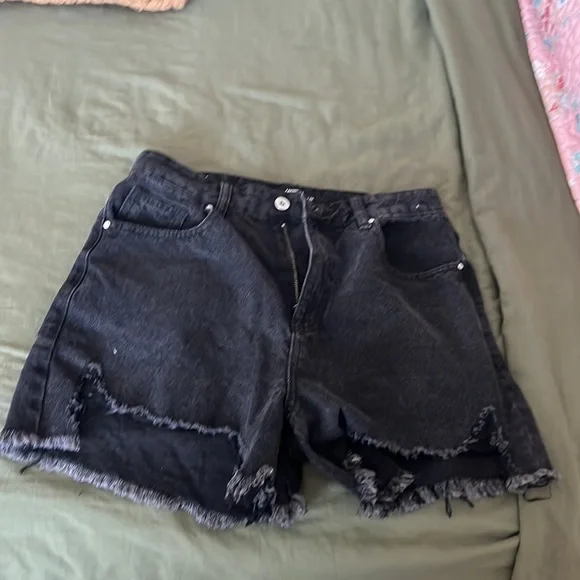 High Rise Ripped shorts - Picture 6 of 8